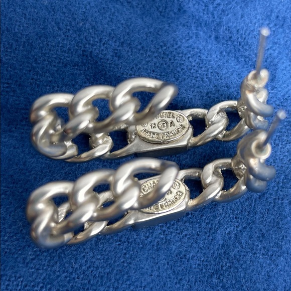 CHANEL Authentic Rare Earrings - Picture 3 of 10
